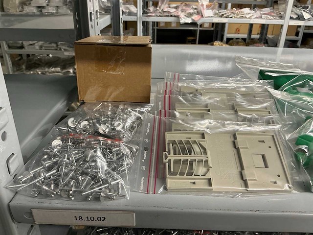 Partij divers installatiemateriaal (172x) - afbeelding 2 van  21