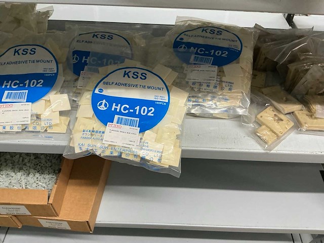 Partij divers installatiemateriaal (172x) - afbeelding 11 van  21