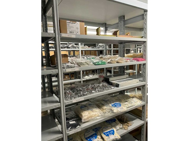 Partij divers installatiemateriaal (172x) - afbeelding 15 van  21