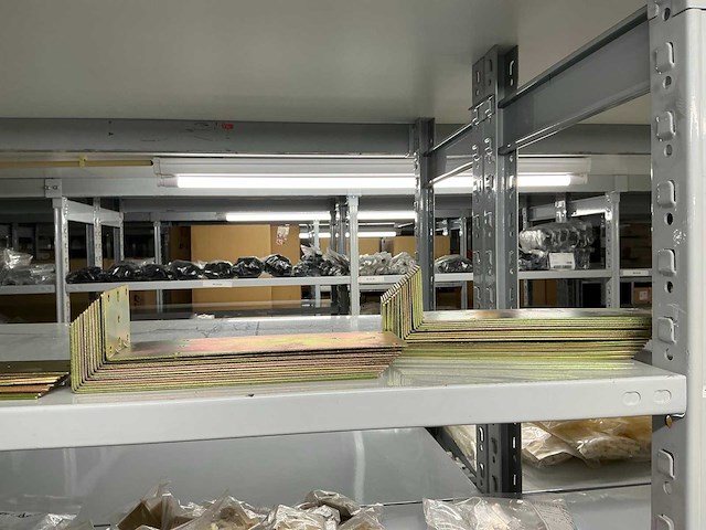 Partij divers installatiemateriaal (172x) - afbeelding 18 van  21