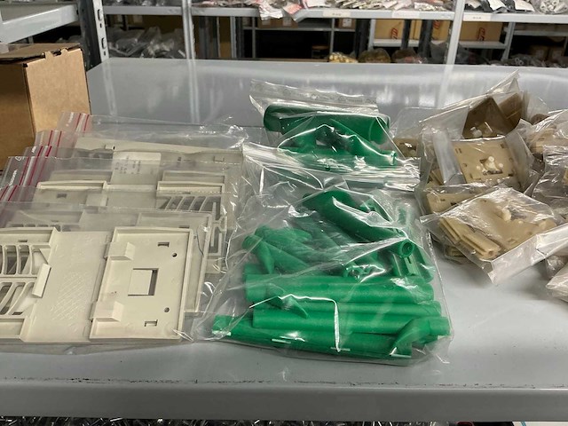 Partij divers installatiemateriaal (172x) - afbeelding 21 van  21