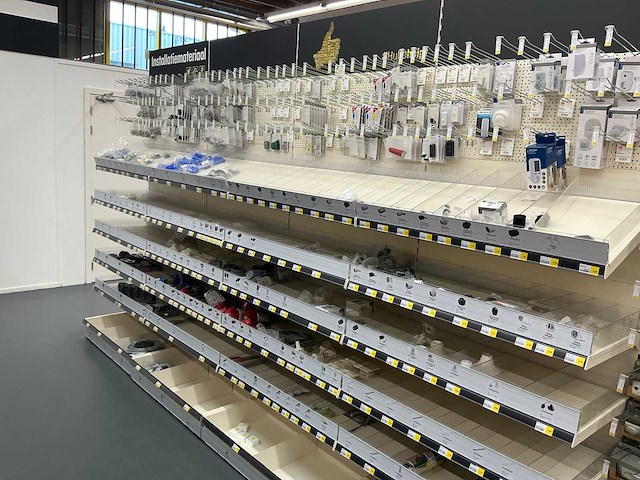 Partij divers installatiemateriaal (494x) - afbeelding 1 van  19