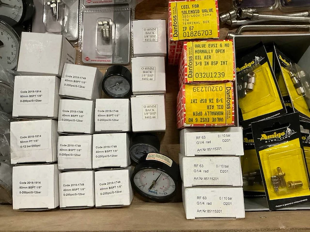 Partij divers installatiemateriaal (73x) - afbeelding 7 van  10