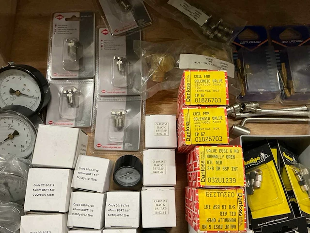 Partij divers installatiemateriaal (73x) - afbeelding 8 van  10