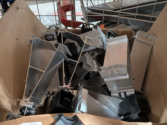 Partij divers installatiemateriaal en onderdelen - afbeelding 3 van  21