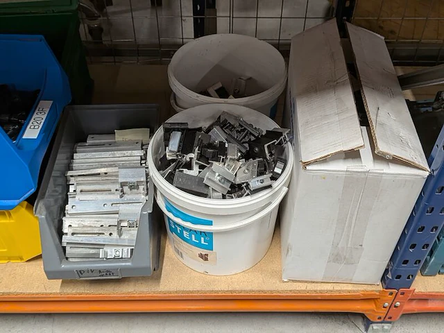 Partij divers installatiemateriaal en onderdelen - afbeelding 5 van  21