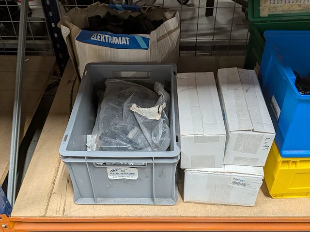 Partij divers installatiemateriaal en onderdelen - afbeelding 11 van  21