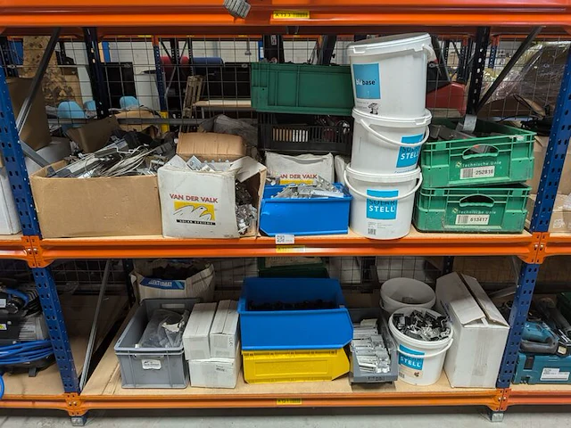 Partij divers installatiemateriaal en onderdelen - afbeelding 1 van  21