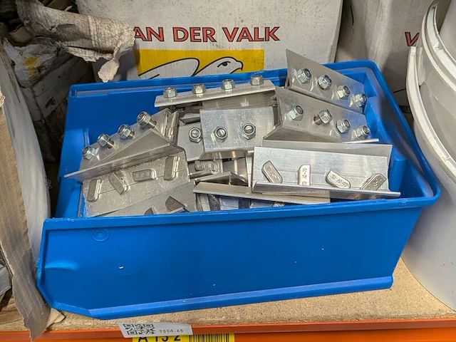 Partij divers installatiemateriaal en onderdelen - afbeelding 16 van  21