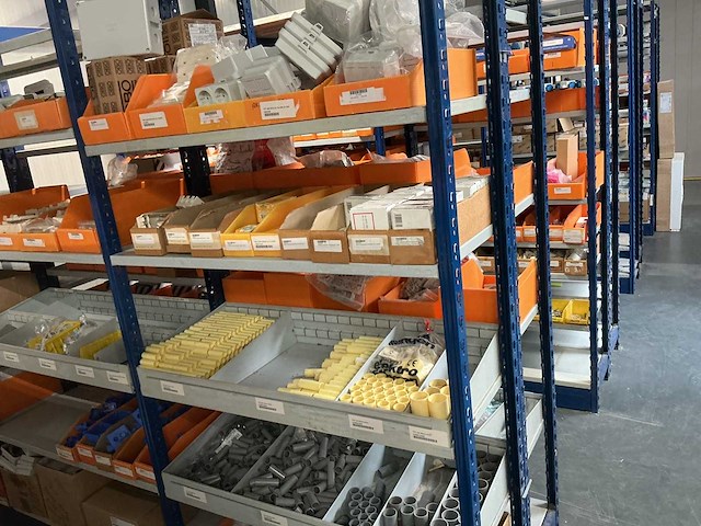Partij divers installatiemateriaal - afbeelding 1 van  5