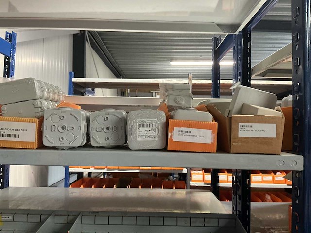 Partij divers installatiemateriaal - afbeelding 2 van  7