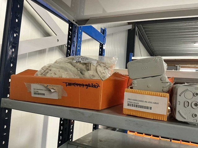 Partij divers installatiemateriaal - afbeelding 3 van  7