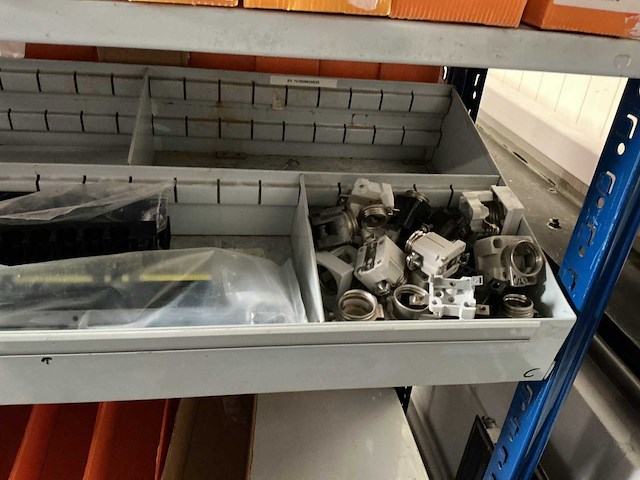 Partij divers installatiemateriaal - afbeelding 2 van  12