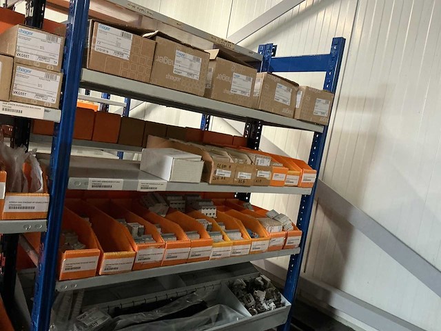 Partij divers installatiemateriaal - afbeelding 1 van  12