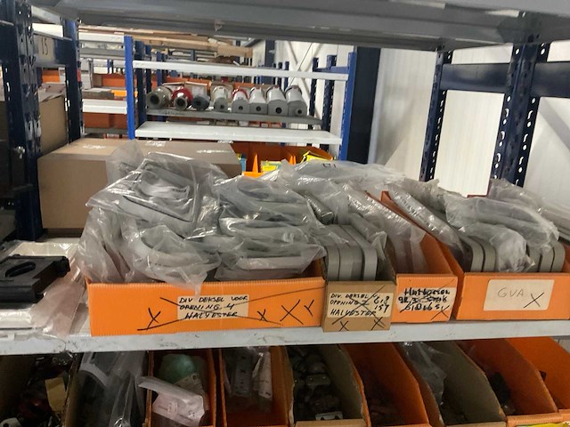 Partij divers installatiemateriaal - afbeelding 3 van  10