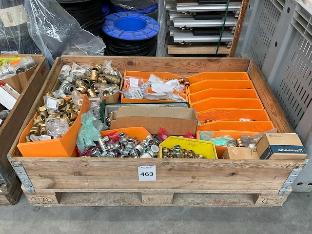 Partij divers installatiemateriaal - afbeelding 1 van  4