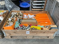 Partij divers installatiemateriaal - afbeelding 1 van  4