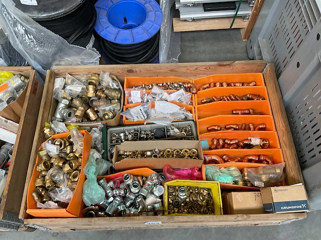 Partij divers installatiemateriaal - afbeelding 2 van  4