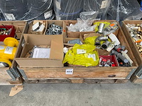 Partij divers installatiemateriaal - afbeelding 1 van  4