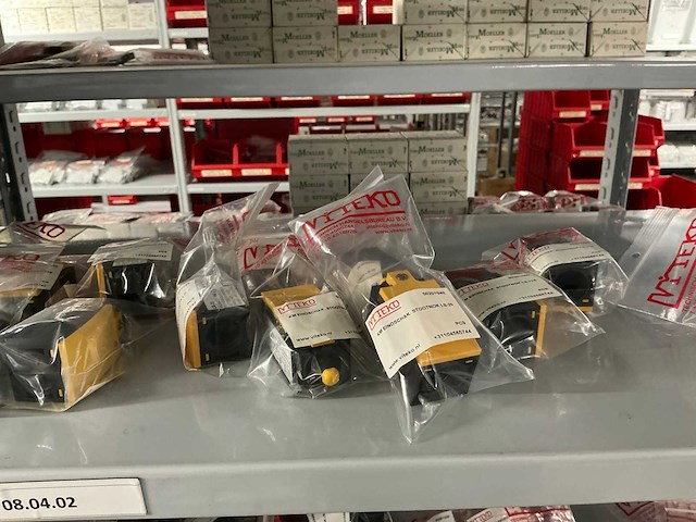 Partij divers installatiemateriaal - afbeelding 2 van  78