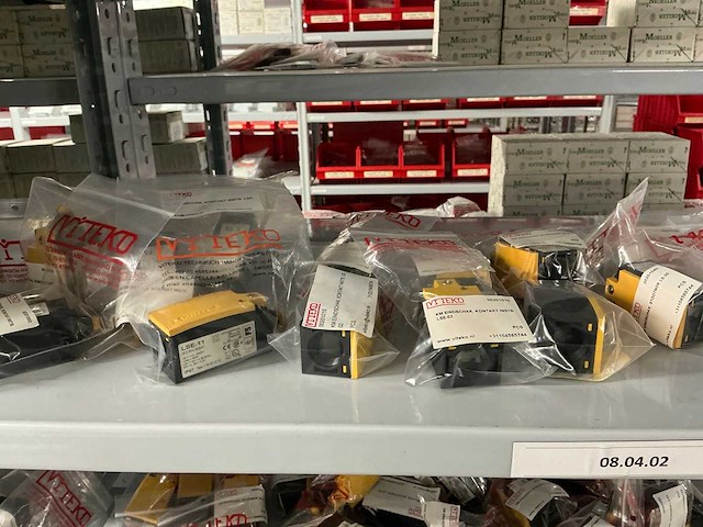 Partij divers installatiemateriaal - afbeelding 3 van  78