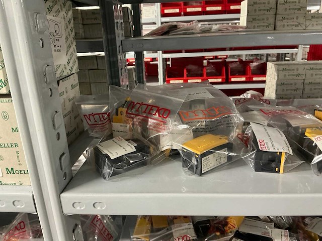 Partij divers installatiemateriaal - afbeelding 4 van  78