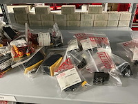 Partij divers installatiemateriaal - afbeelding 6 van  78