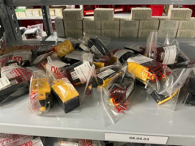 Partij divers installatiemateriaal - afbeelding 7 van  78