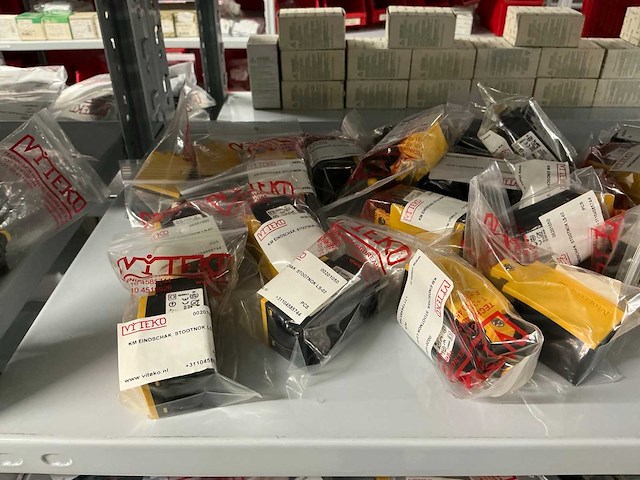 Partij divers installatiemateriaal - afbeelding 8 van  78