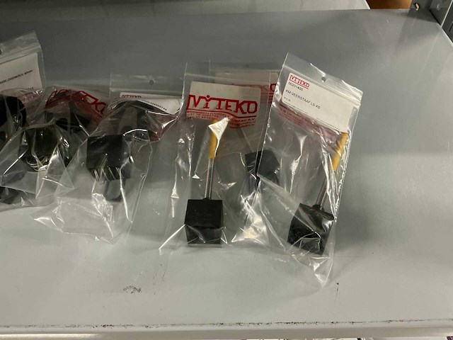 Partij divers installatiemateriaal - afbeelding 9 van  78