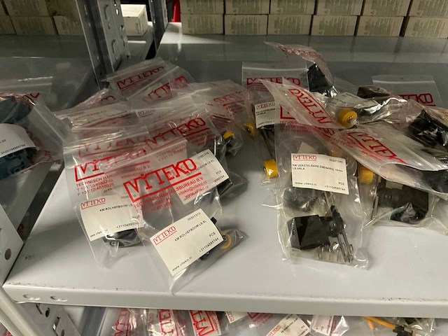 Partij divers installatiemateriaal - afbeelding 11 van  78