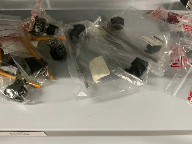 Partij divers installatiemateriaal - afbeelding 14 van  78