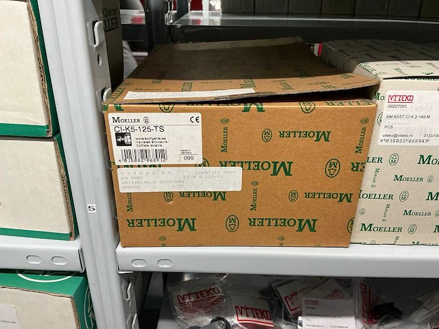 Partij divers installatiemateriaal - afbeelding 28 van  78