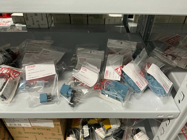 Partij divers installatiemateriaal - afbeelding 31 van  78