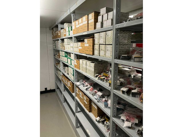 Partij divers installatiemateriaal - afbeelding 23 van  78