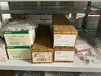 Partij divers installatiemateriaal - afbeelding 64 van  78