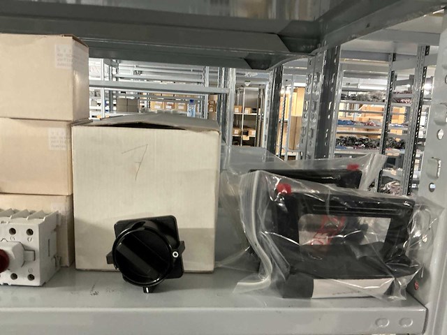 Partij divers installatiemateriaal - afbeelding 3 van  56