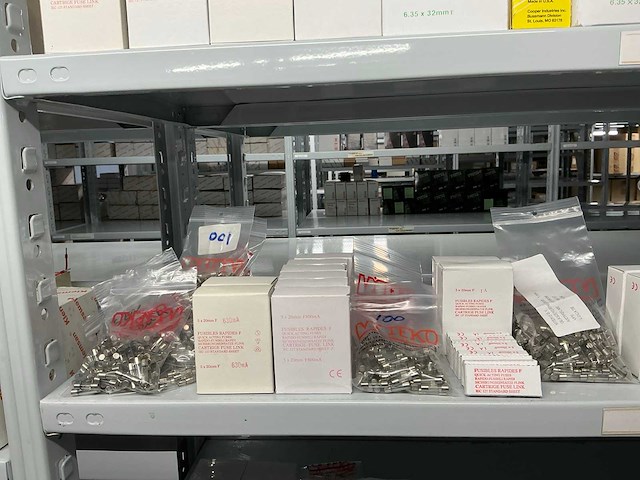 Partij divers installatiemateriaal - afbeelding 21 van  56