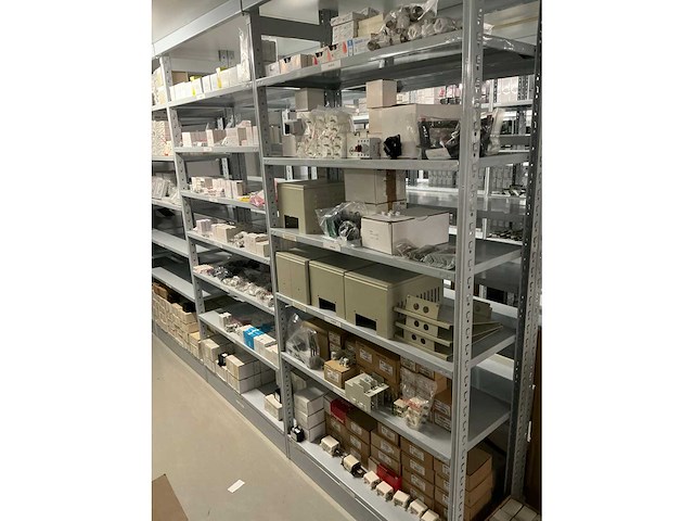 Partij divers installatiemateriaal - afbeelding 12 van  56