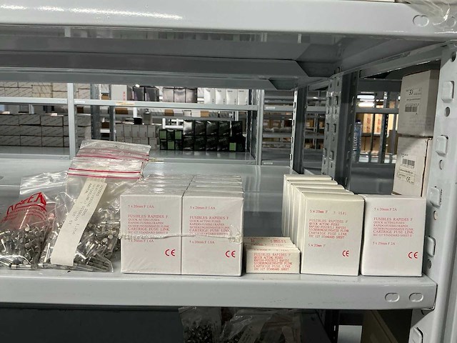 Partij divers installatiemateriaal - afbeelding 24 van  56