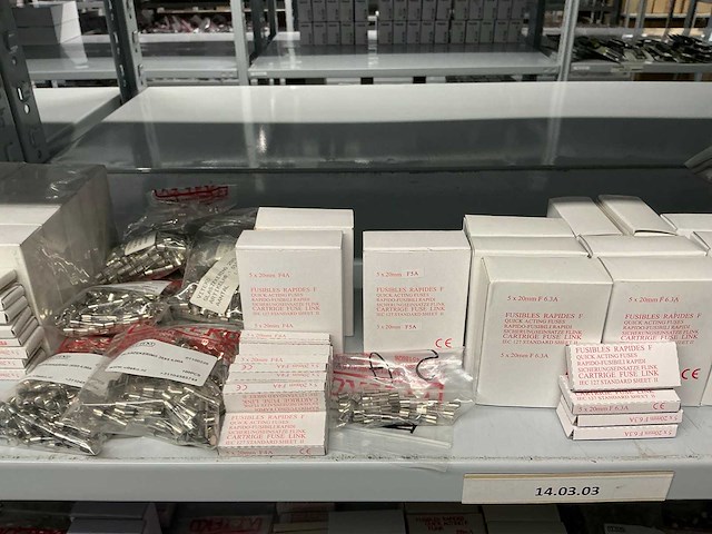 Partij divers installatiemateriaal - afbeelding 27 van  56