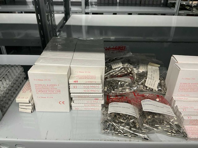 Partij divers installatiemateriaal - afbeelding 28 van  56