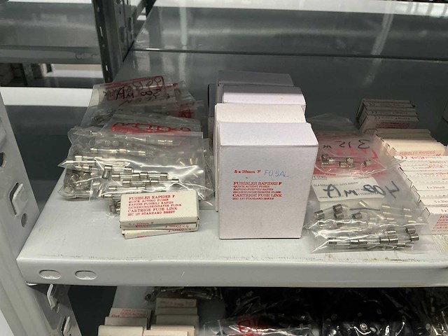 Partij divers installatiemateriaal - afbeelding 29 van  56