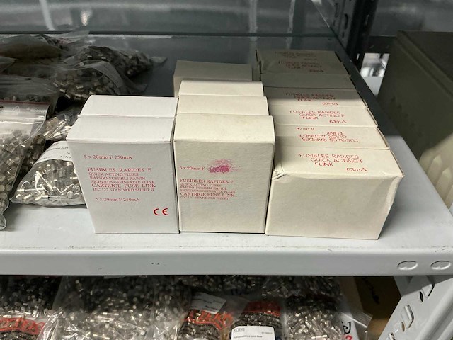 Partij divers installatiemateriaal - afbeelding 32 van  56