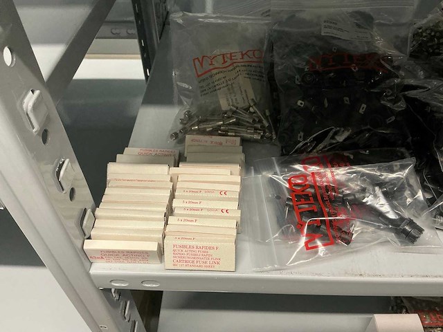 Partij divers installatiemateriaal - afbeelding 38 van  56