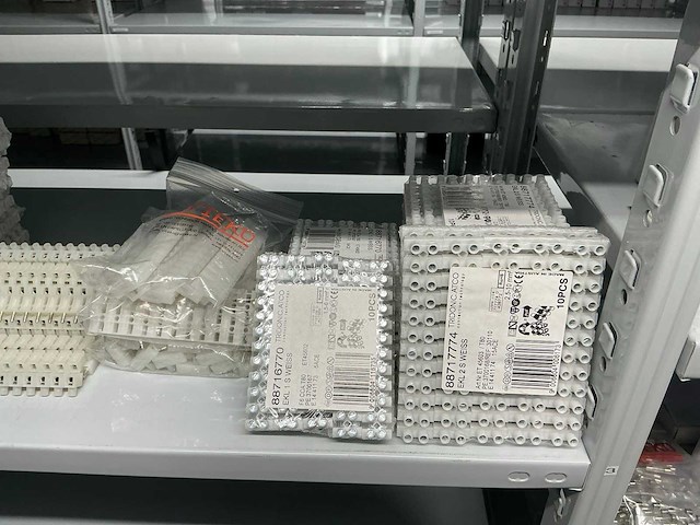 Partij divers installatiemateriaal - afbeelding 50 van  56