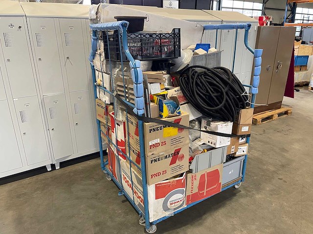 Partij divers installatiemateriaal - afbeelding 1 van  4