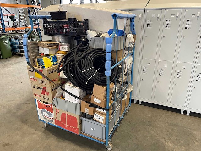 Partij divers installatiemateriaal - afbeelding 2 van  4