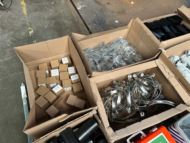 Partij divers installatiemateriaal - afbeelding 12 van  15