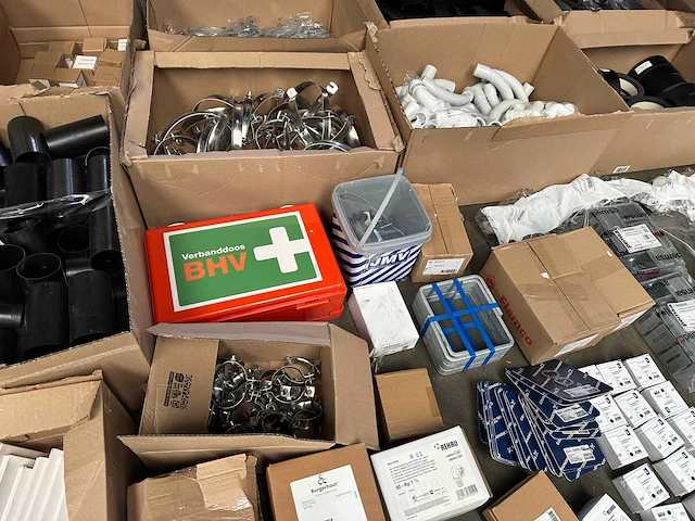 Partij divers installatiemateriaal - afbeelding 13 van  15